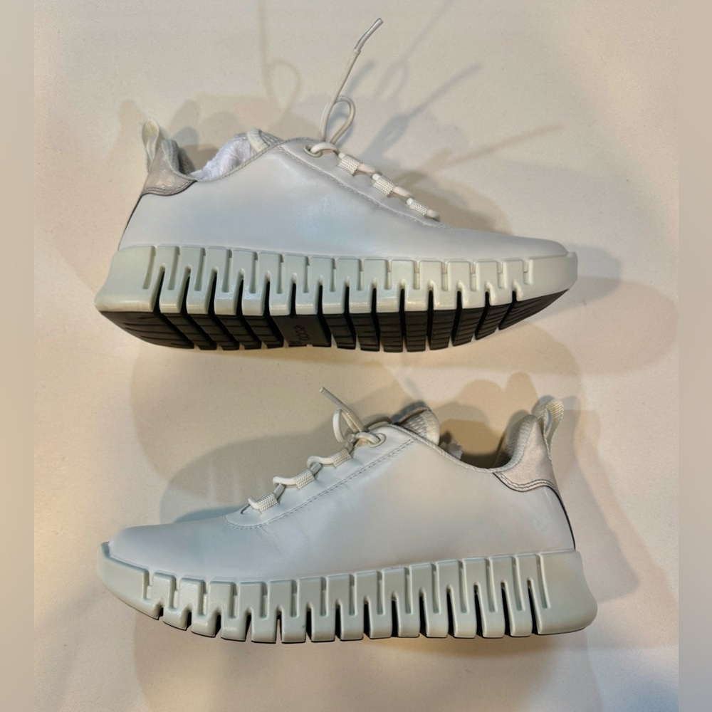Ecco Ladies Sneakers_White_Size US 7.5/UK 5.5_NWT